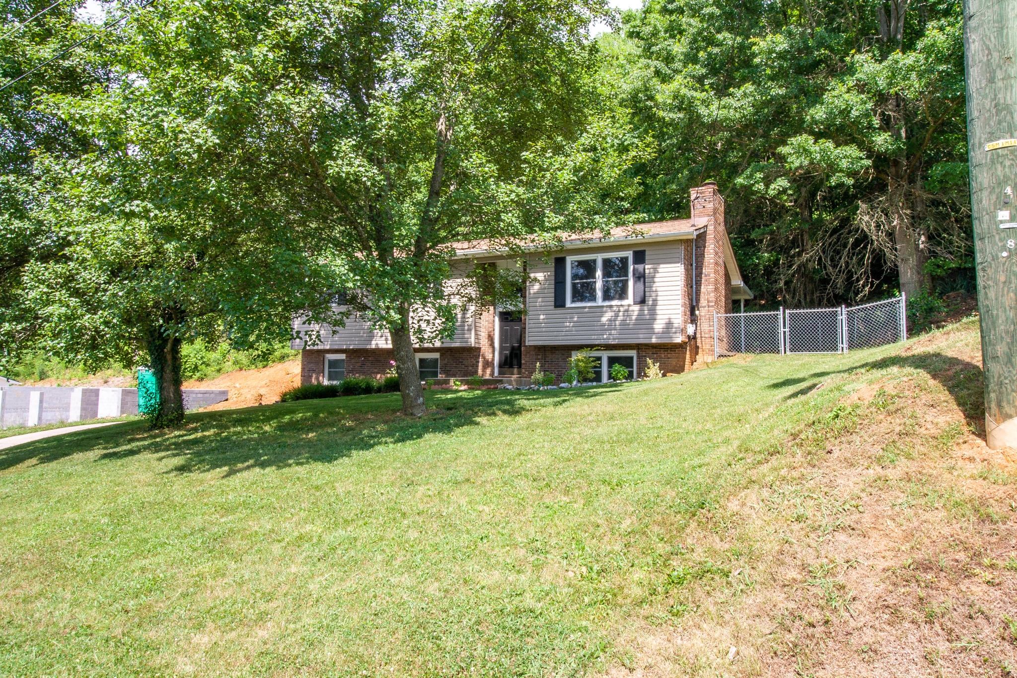 814 Foothills Road Kingsport, TN 37663 - Photo 3 of 44 IMG_8077