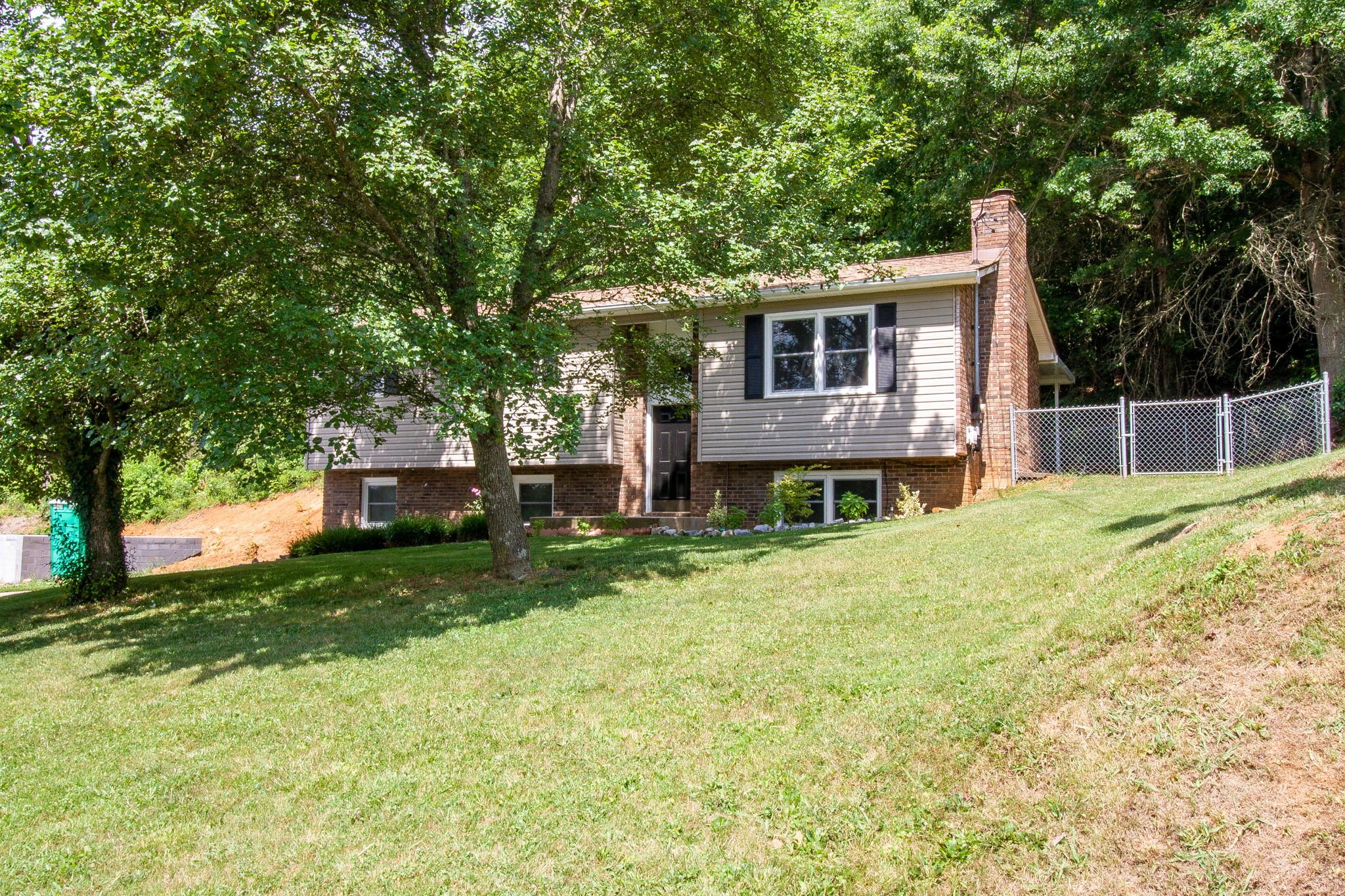814 Foothills Road Kingsport, TN 37663 - Photo 4 of 44 IMG_8078