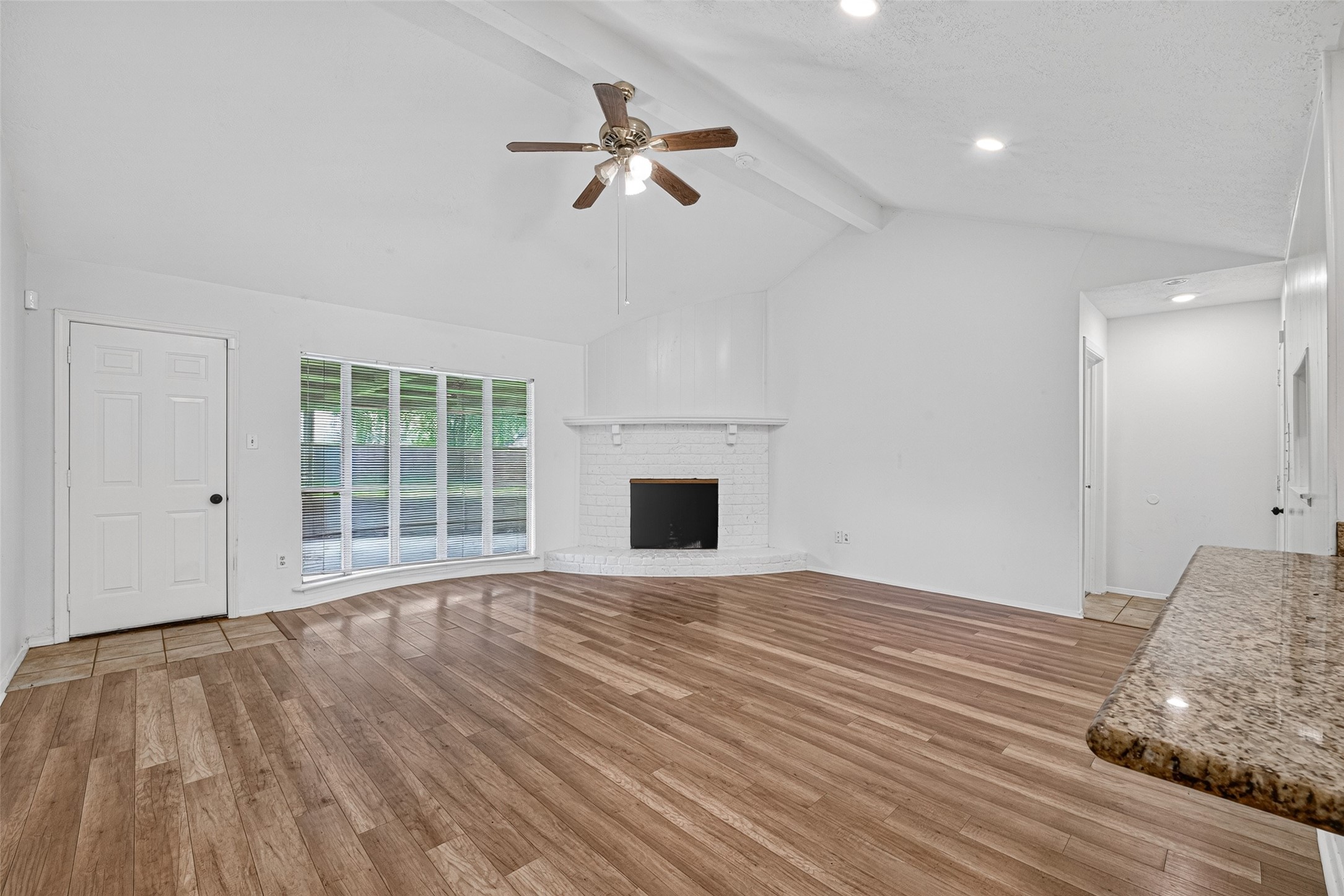 911 Buoy Road Houston, TX 77062 - Photo 6 of 17