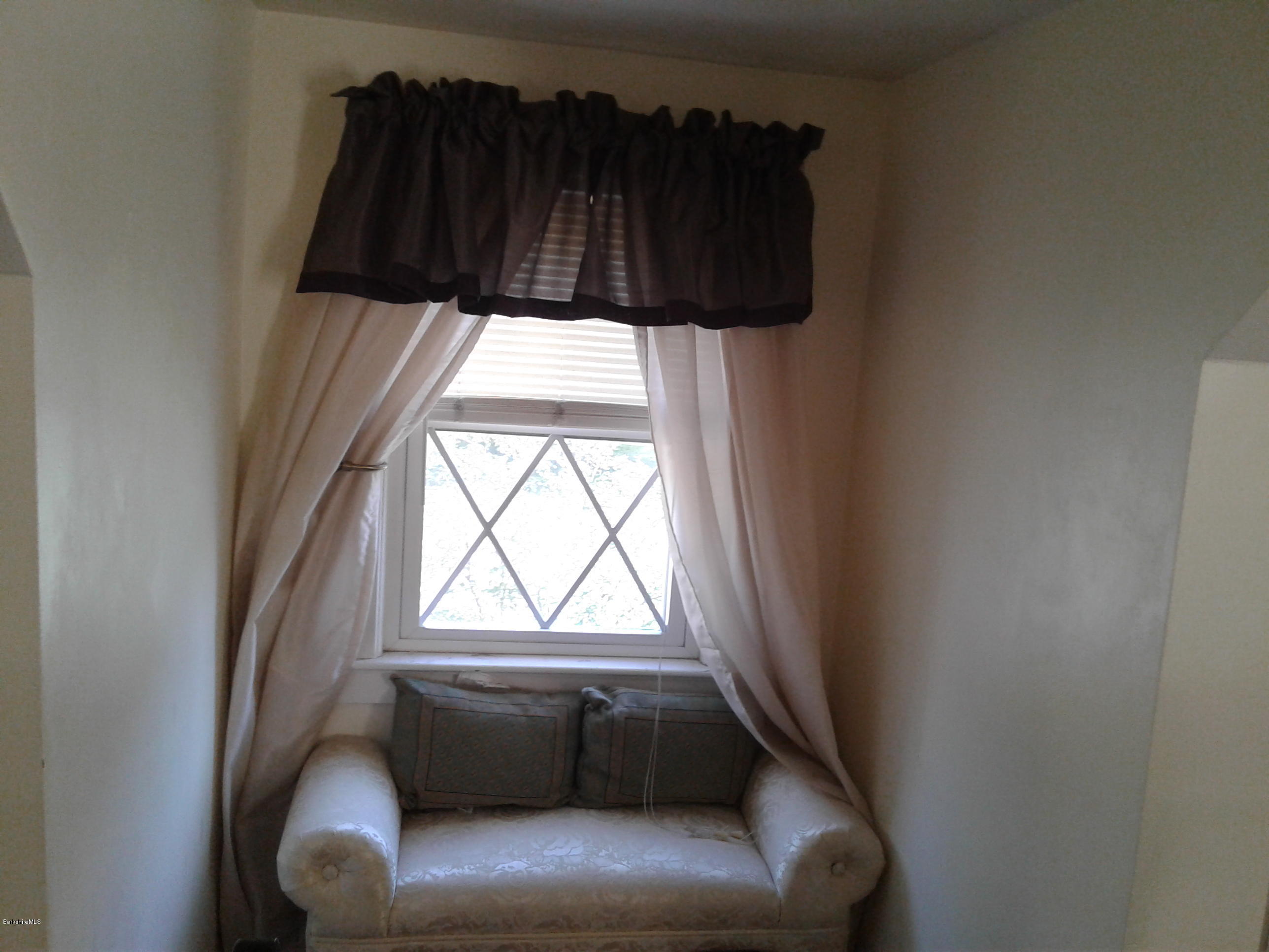 817 North Hoosac Road Williamstown, MA 01267 - Photo 16 of 24 Bedroom #3- sitting area