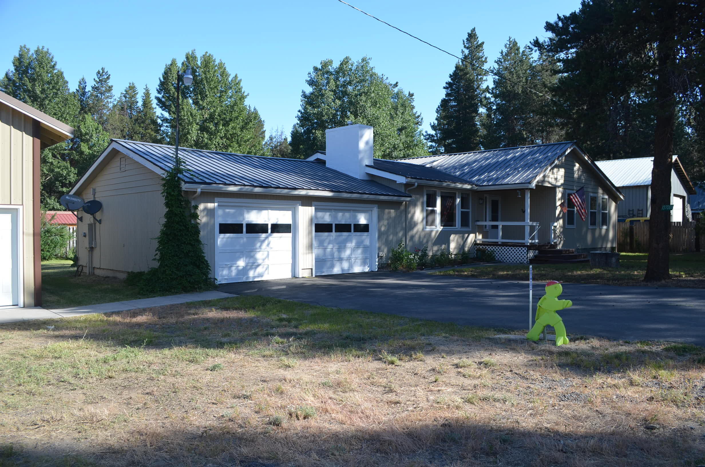 137008 Main Street Crescent, OR 97733 - Photo 48 of 50 a front view of a house with garden