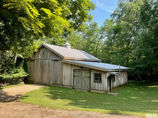 $469,900 | 17531 Old Fairgrounds Road, Petersburg, IL 62675