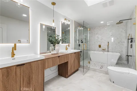 $2,099,000 | 3375 Fuchsia Street, Costa Mesa, CA 92626