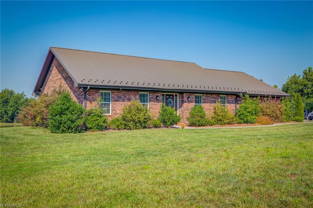 190 Bobcat Road Summerfield, NC 27358 - Photo 8 of 41