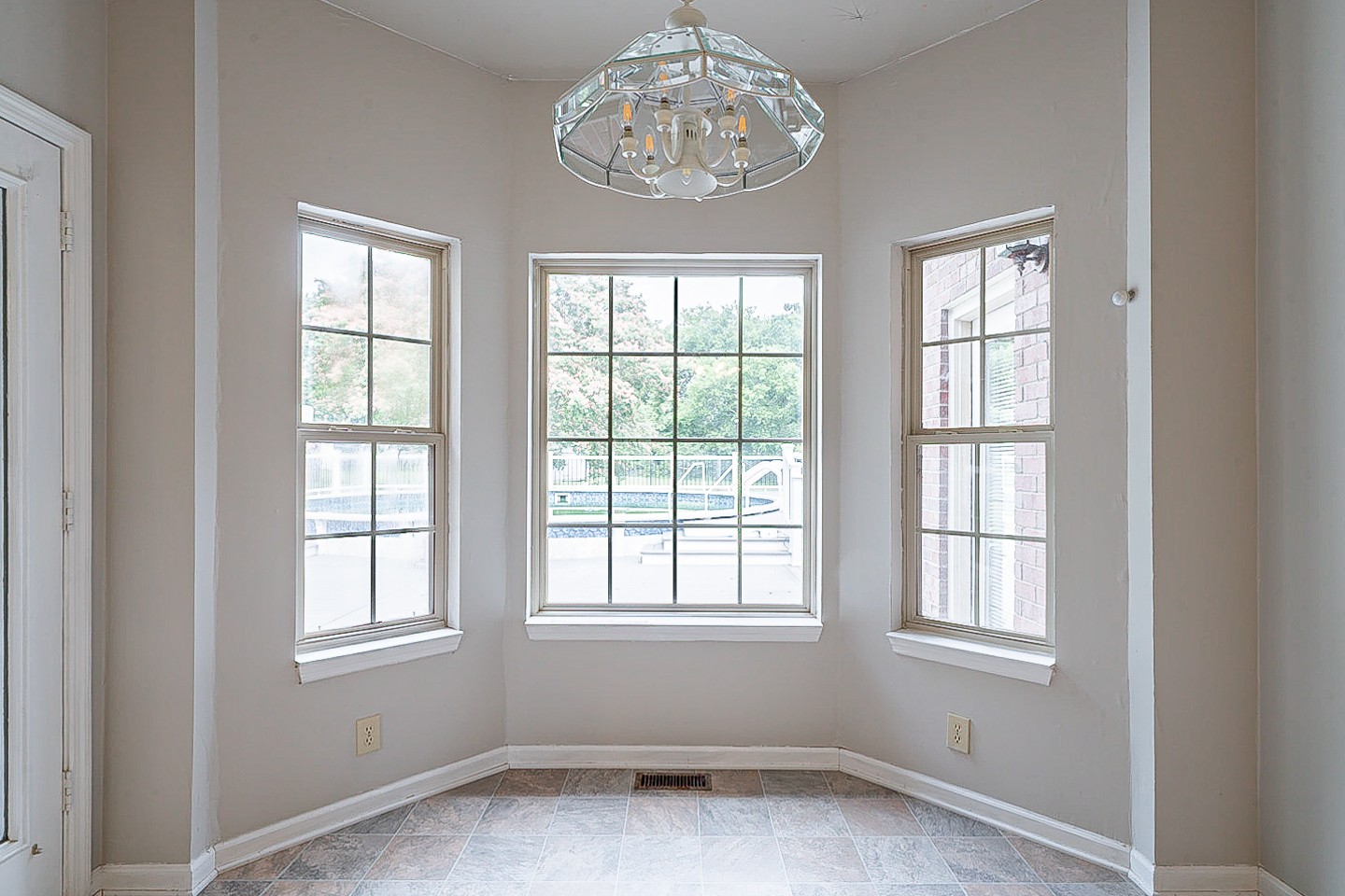 227 Beckwith Road Mount Juliet, TN 37122 - Photo 15 of 34 an empty room with a window