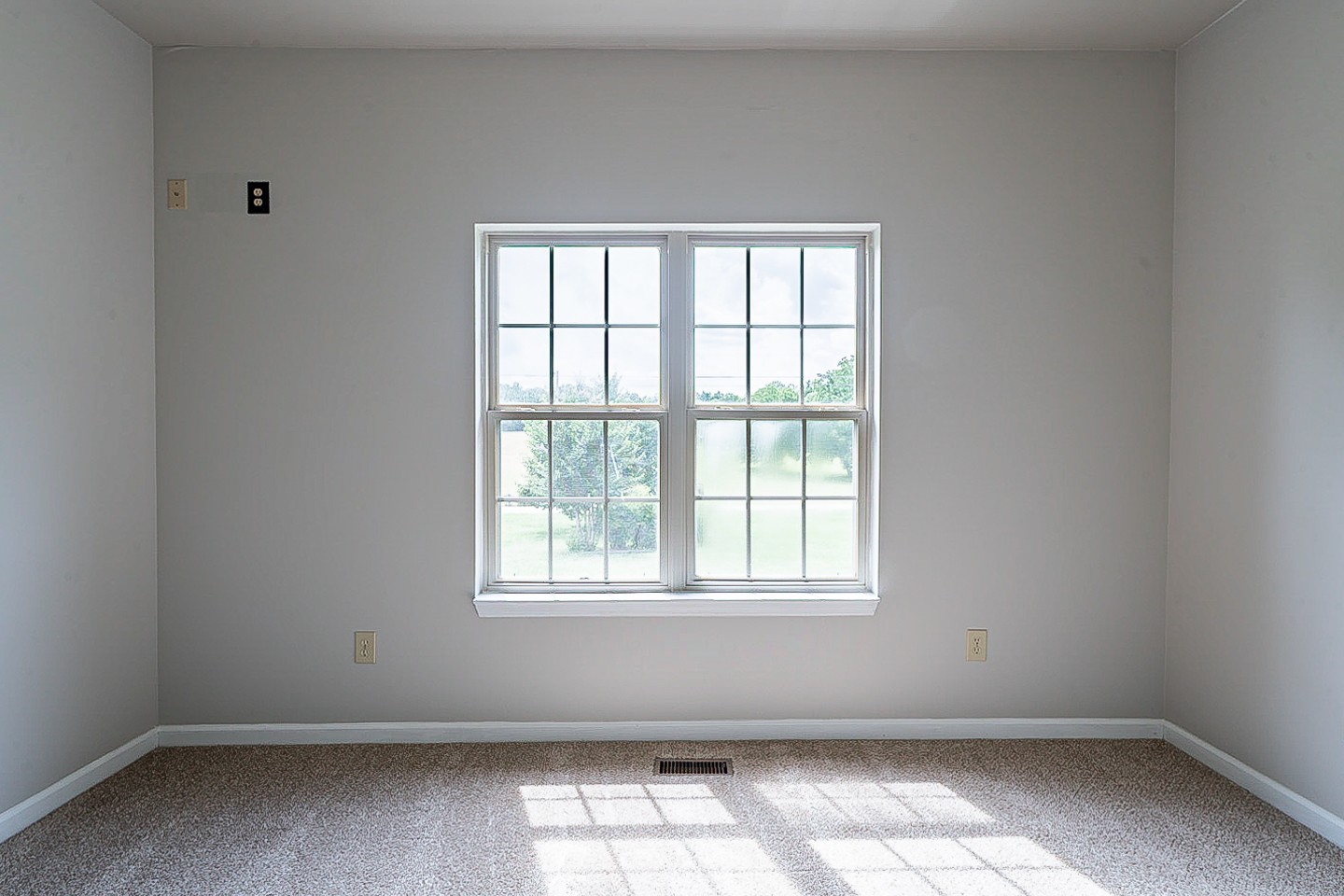 227 Beckwith Road Mount Juliet, TN 37122 - Photo 18 of 34 an empty room with a window