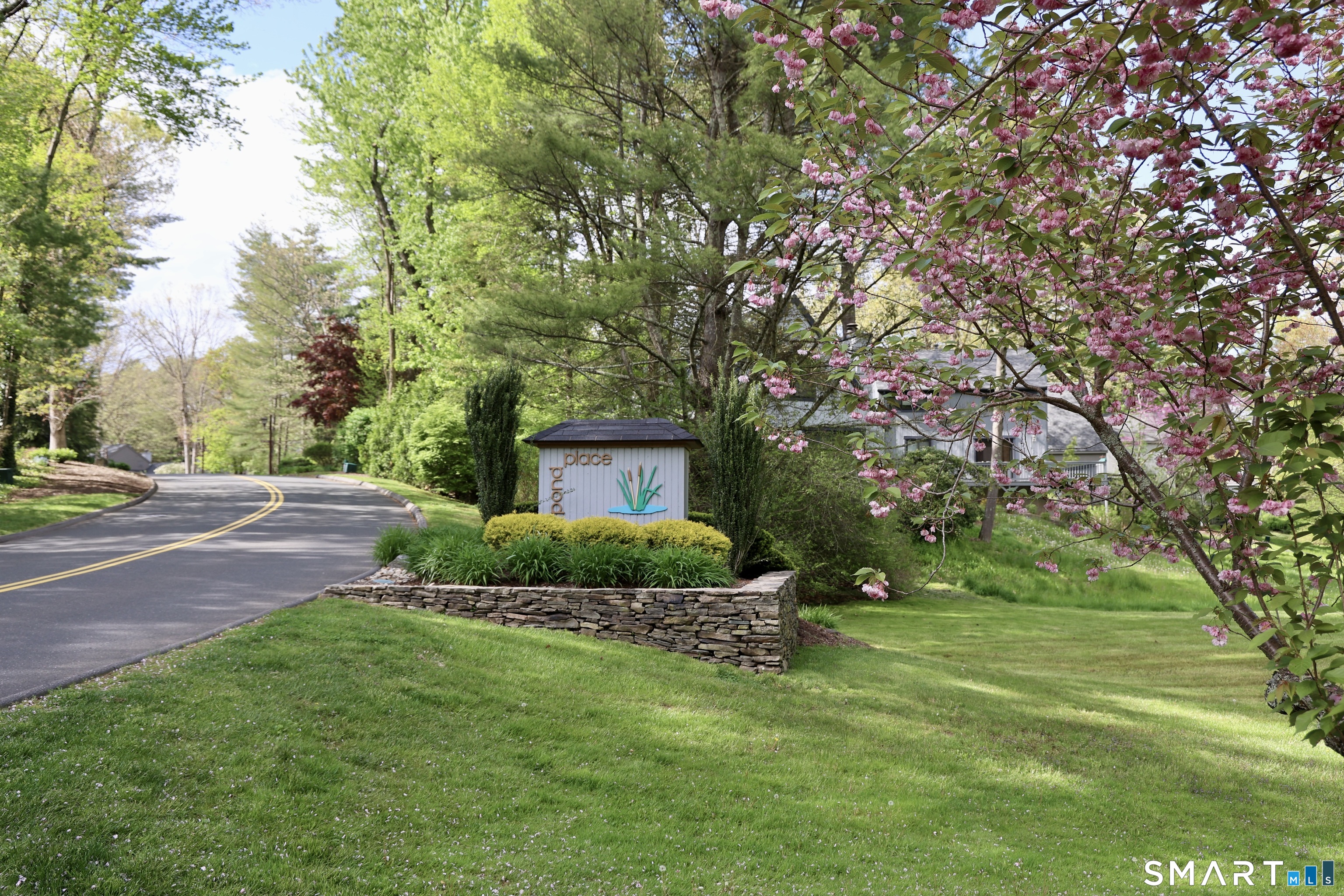 3 Edgewood Circle, Unit 3 Avon, CT 06001 - Photo 2 of 24