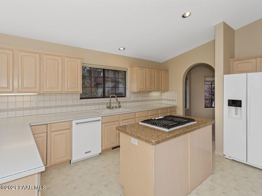 1179 West Timber Ridge Road Prescott, AZ 86303 - Photo 11 of 39 Kitchen