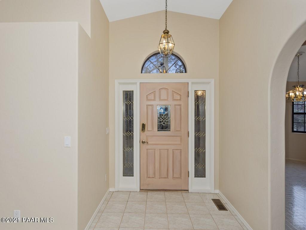 1179 West Timber Ridge Road Prescott, AZ 86303 - Photo 4 of 39 Foyer