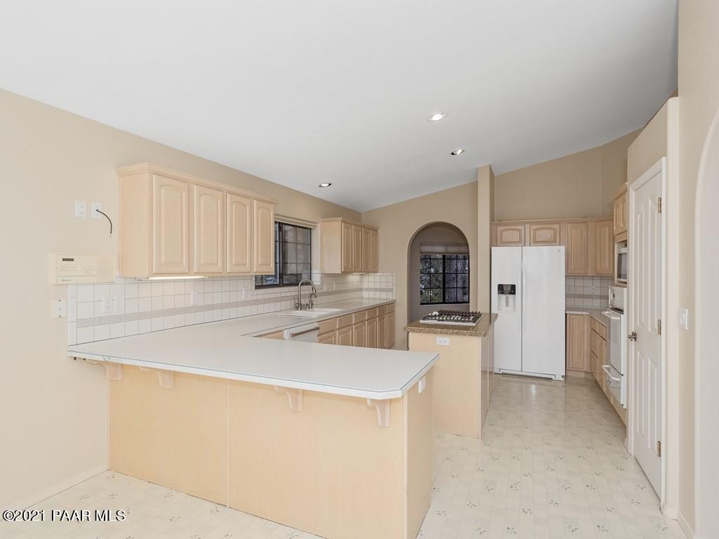 1179 West Timber Ridge Road Prescott, AZ 86303 - Photo 10 of 39 Kitchen