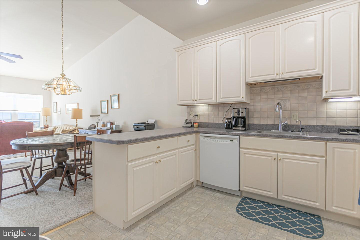 611 Manor Drive Horsham, PA 19044 - Photo 5 of 43