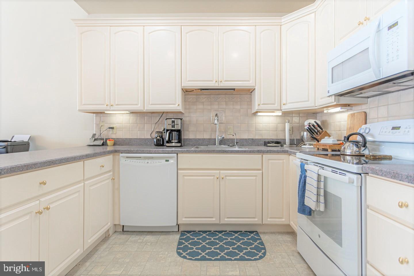 611 Manor Drive Horsham, PA 19044 - Photo 6 of 43