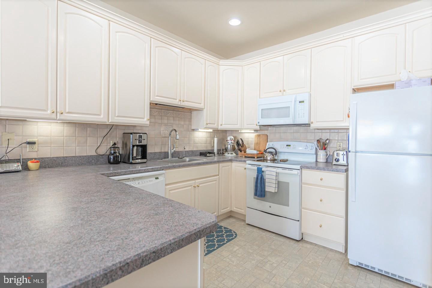 611 Manor Drive Horsham, PA 19044 - Photo 7 of 43