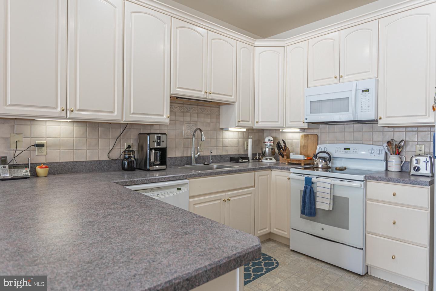 611 Manor Drive Horsham, PA 19044 - Photo 8 of 43