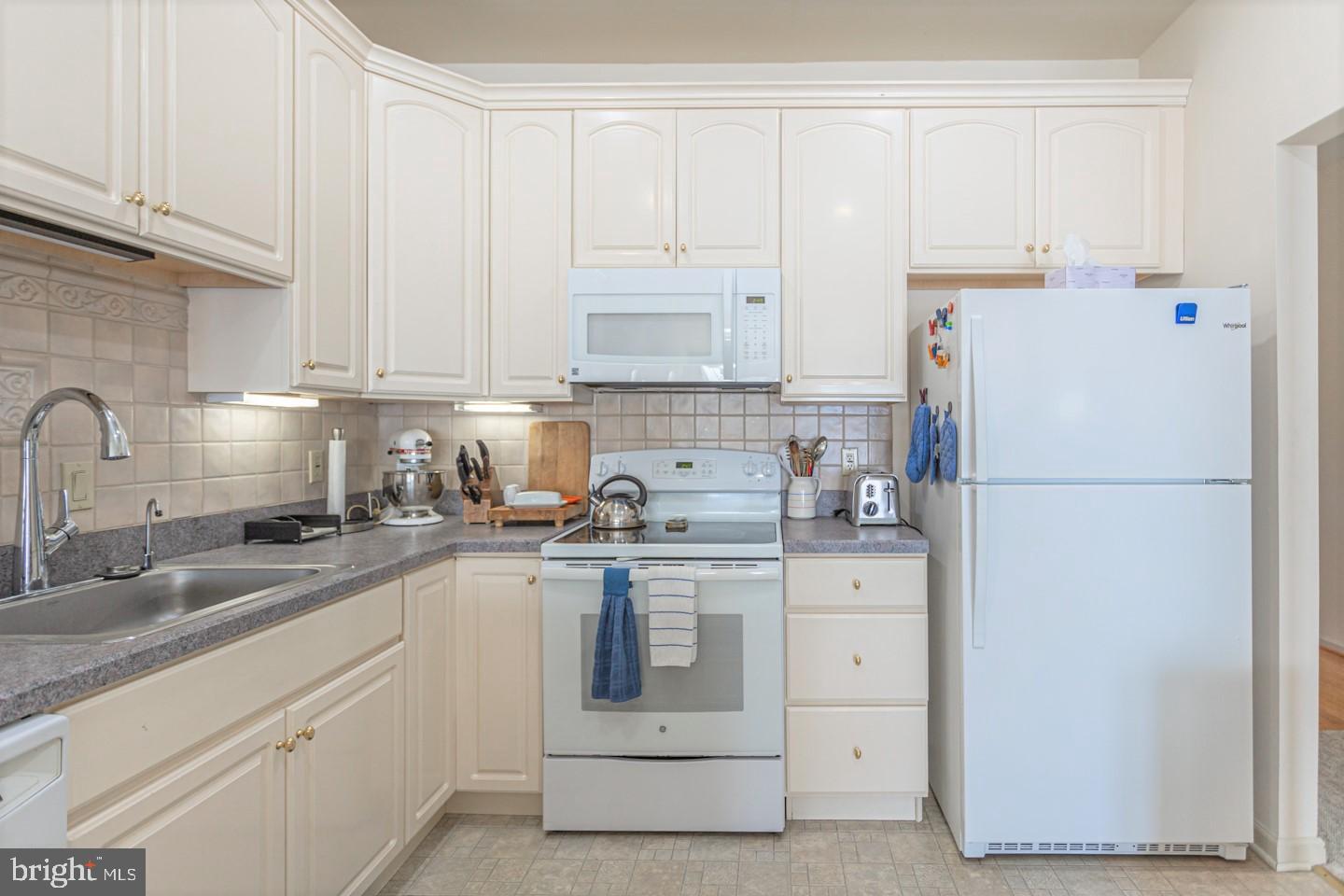 611 Manor Drive Horsham, PA 19044 - Photo 9 of 43