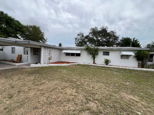 $2,200 | 1908 Colonial Road, Fort Pierce, FL 34950