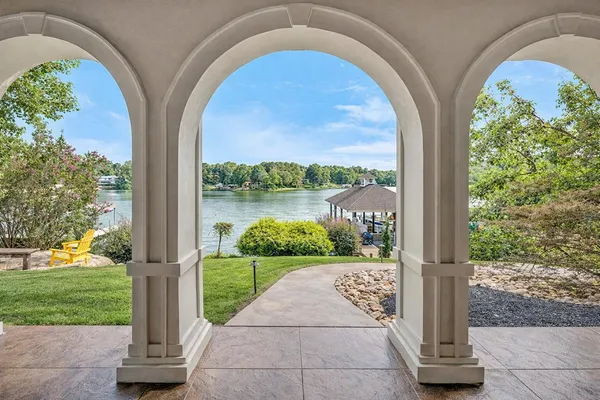 $2,449,000 | 2580 Lakewood Forest Road, Moneta, VA 24121