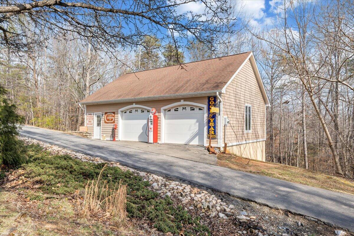 2580 Lakewood Forest Road Moneta, VA 24121 - Photo 85 of 103 a view of a house with a yard