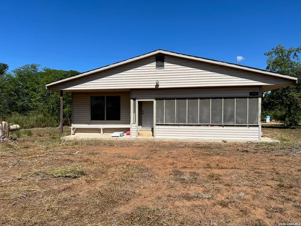 $250,000 | 3200 Highway 16, Jourdanton, TX 78026