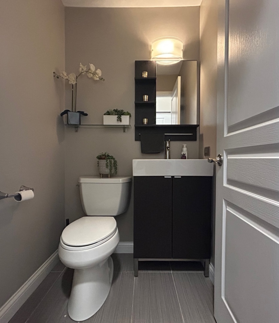 1561 Spaulding Road Bartlett, IL 60103 - Photo 14 of 25 a bathroom with a sink toilet and mirror