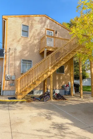 $1,800 | 1042 Sassaquin Avenue, Unit 2, New Bedford, MA 02745