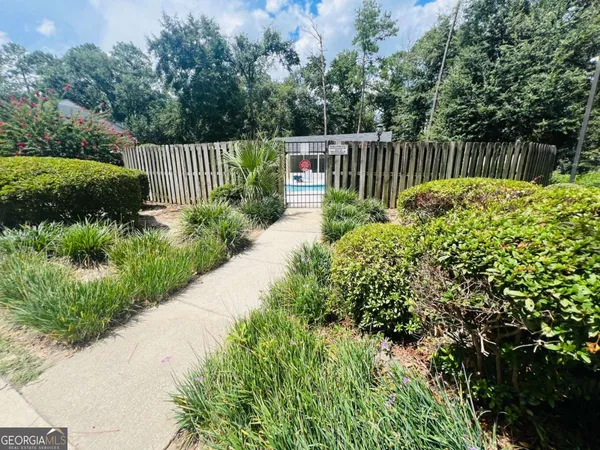 $146,000 | 2092 South Sherwood Drive, Unit G52, Valdosta, GA 31602