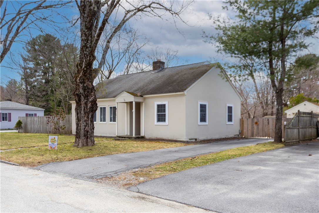 33 Maple Leaf Road Burrillville, RI 02826 - Photo 2 of 34
