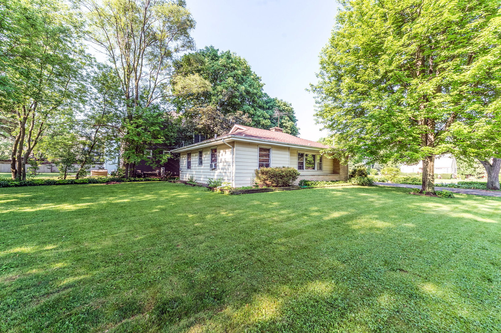 810 Parkside Road Naperville, IL 60540 - Photo 21 of 24 a front view of house with yard and green space