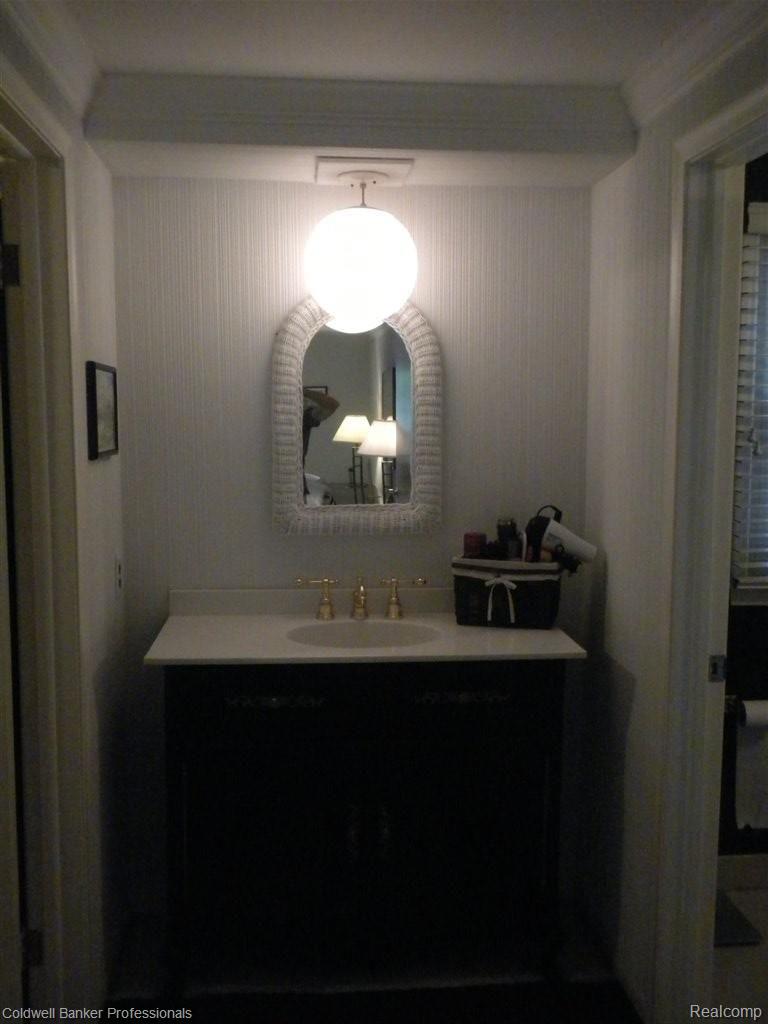 5210 Echo Road Bloomfield Hills, MI 48302 - Photo 5 of 30 DSCN5499.JPG