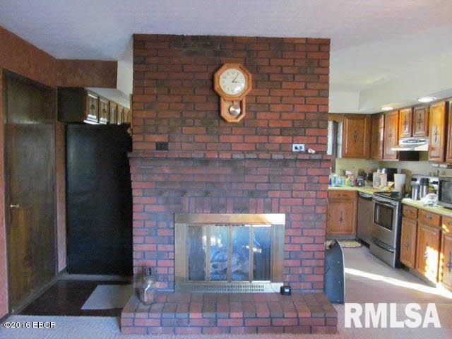104 East 10th Street Belle Rive, IL 62810 - Photo 3 of 27