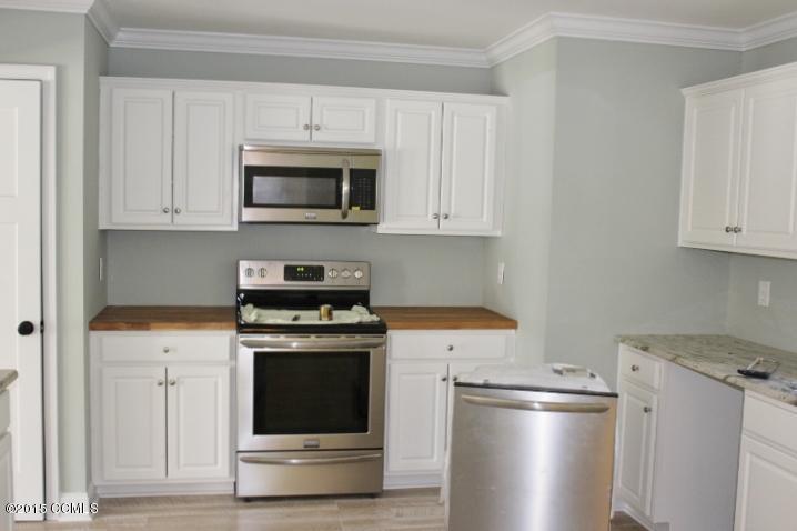 371 Great Neck Landing Road Hubert, NC 28539 - Photo 3 of 25 Kitchen