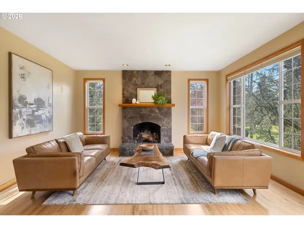 $2,350,000 | 4050 Sylvester Drive, Hood River, OR 97031