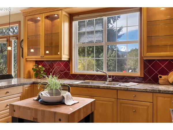 $2,350,000 | 4050 Sylvester Drive, Hood River, OR 97031