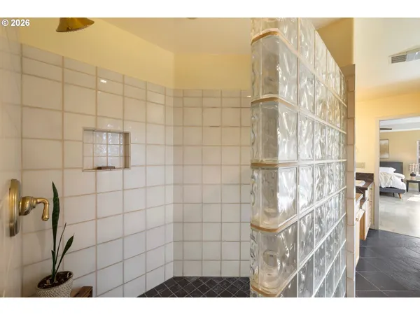 $2,350,000 | 4050 Sylvester Drive, Hood River, OR 97031