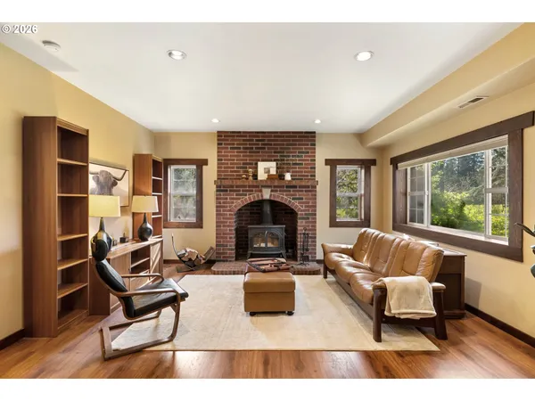 $2,350,000 | 4050 Sylvester Drive, Hood River, OR 97031