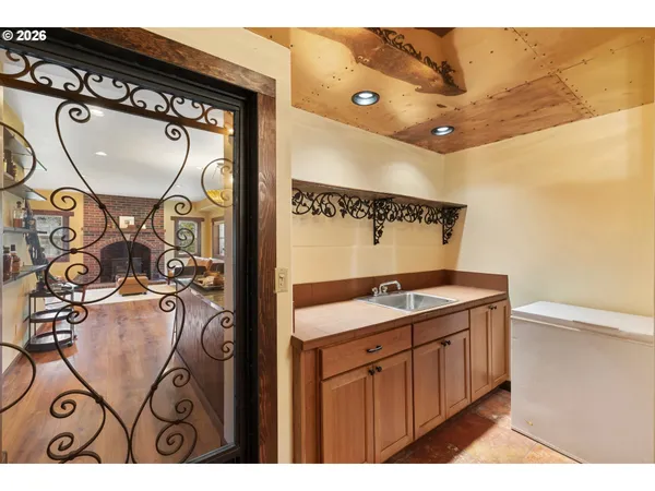 $2,350,000 | 4050 Sylvester Drive, Hood River, OR 97031