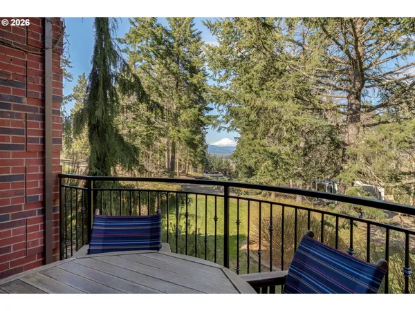 $2,350,000 | 4050 Sylvester Drive, Hood River, OR 97031