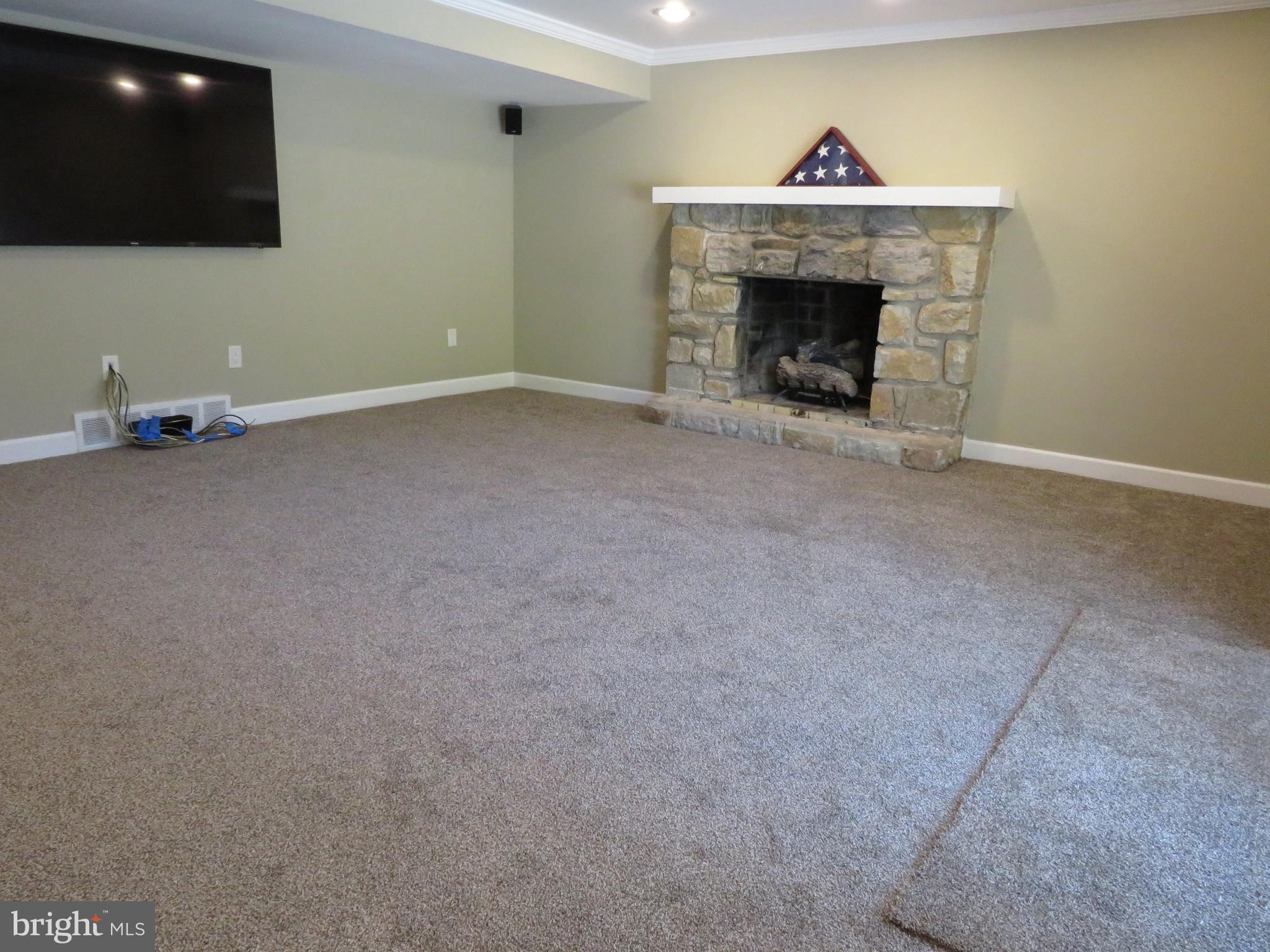 1177 Willard Road Huntingdon Valley, PA 19006 - Photo 16 of 36 Family Room