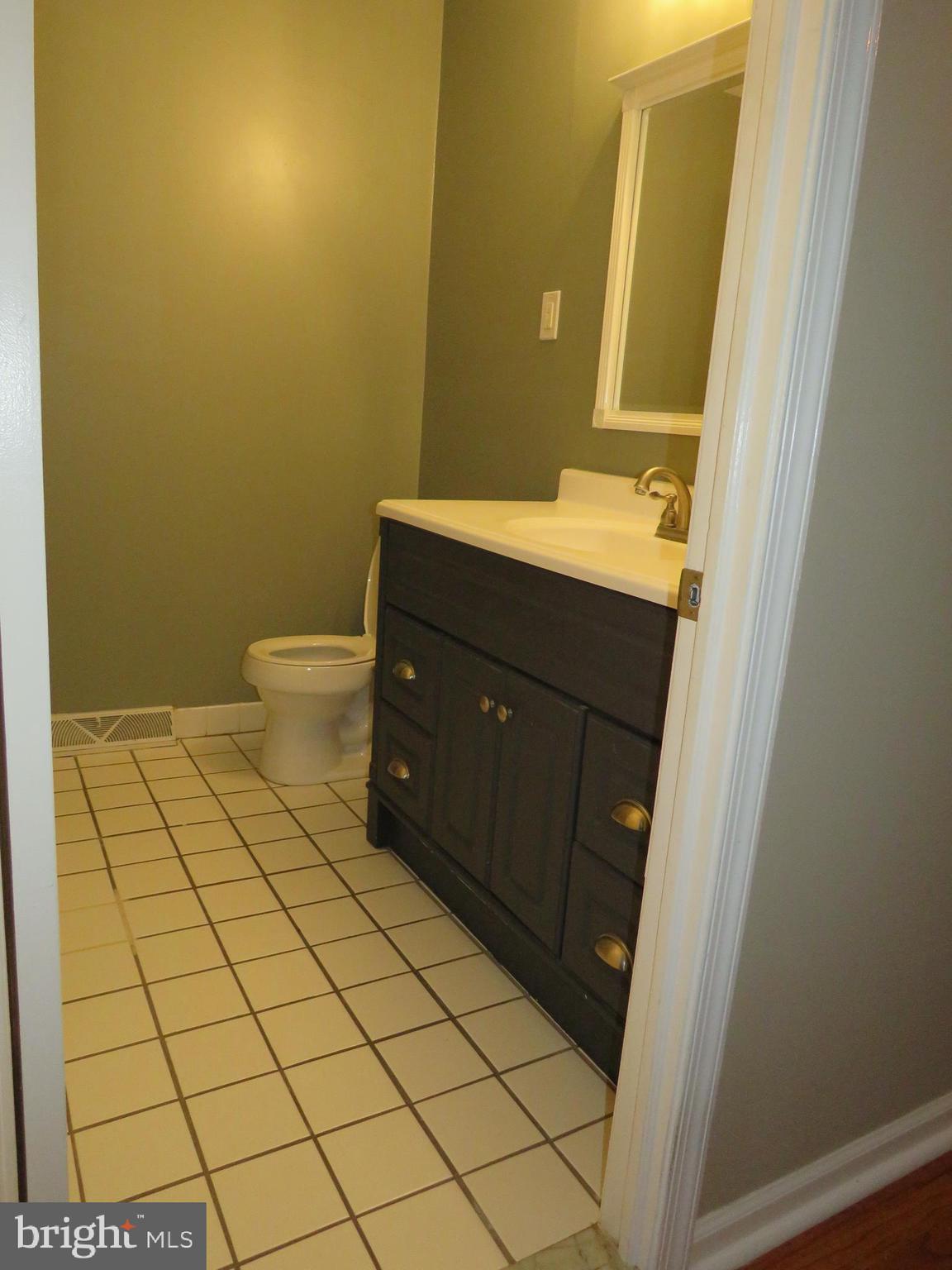 1177 Willard Road Huntingdon Valley, PA 19006 - Photo 21 of 36 Hall Bath