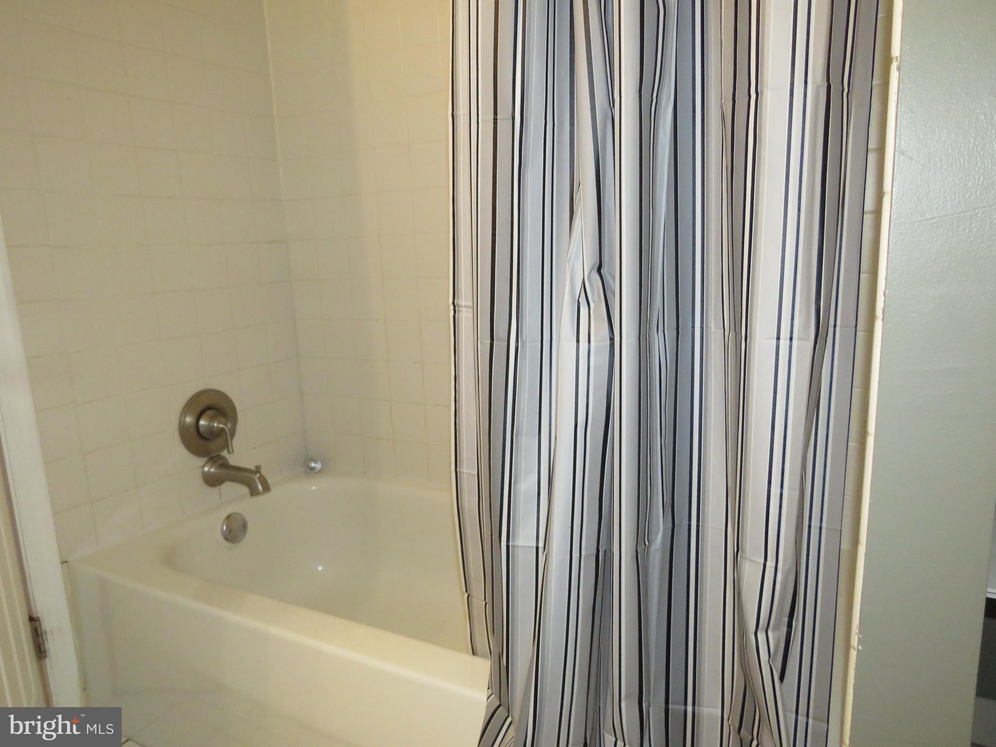 1177 Willard Road Huntingdon Valley, PA 19006 - Photo 23 of 36 With a tub