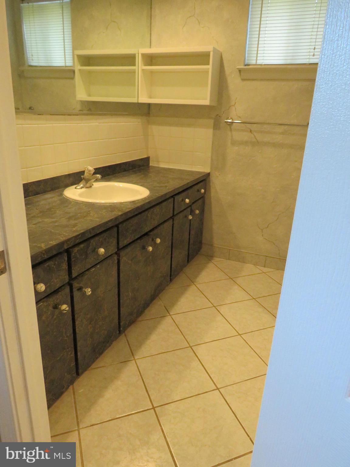1177 Willard Road Huntingdon Valley, PA 19006 - Photo 28 of 36 En Suite