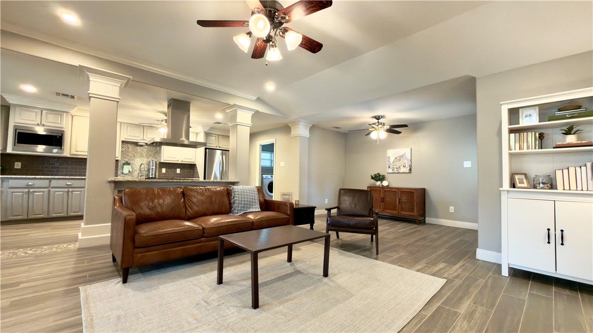 638 Moray Place Corpus Christi, TX 78411 - Photo 9 of 34