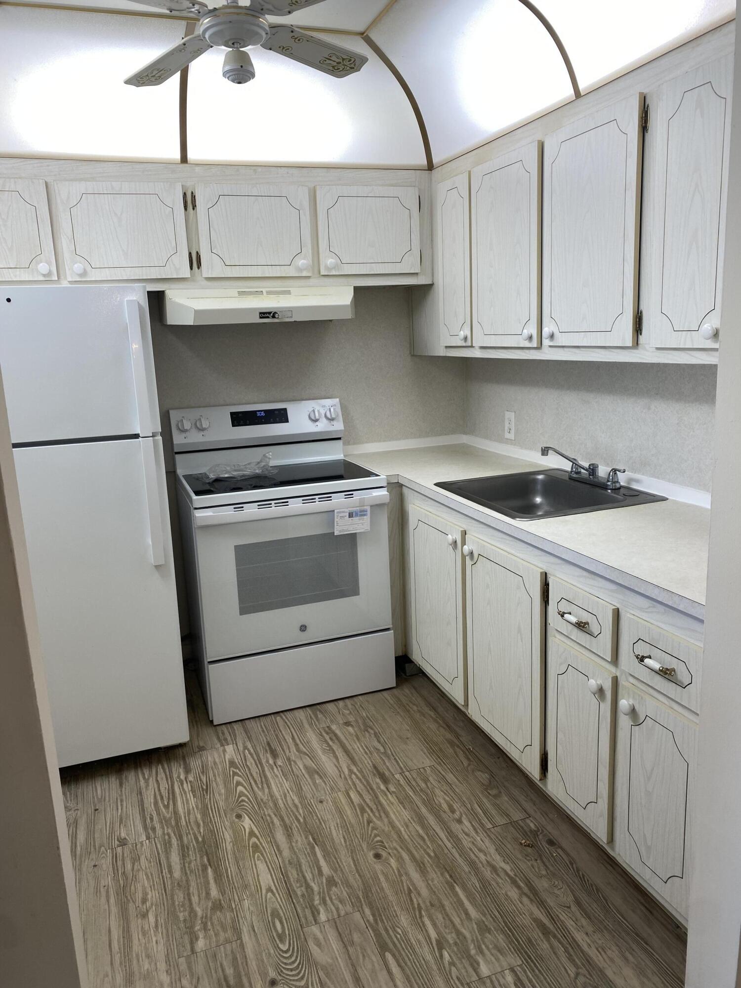 K Fanshaw North, Unit 429 Boca Raton, FL 33434 - Photo 2 of 19 IMG_5768