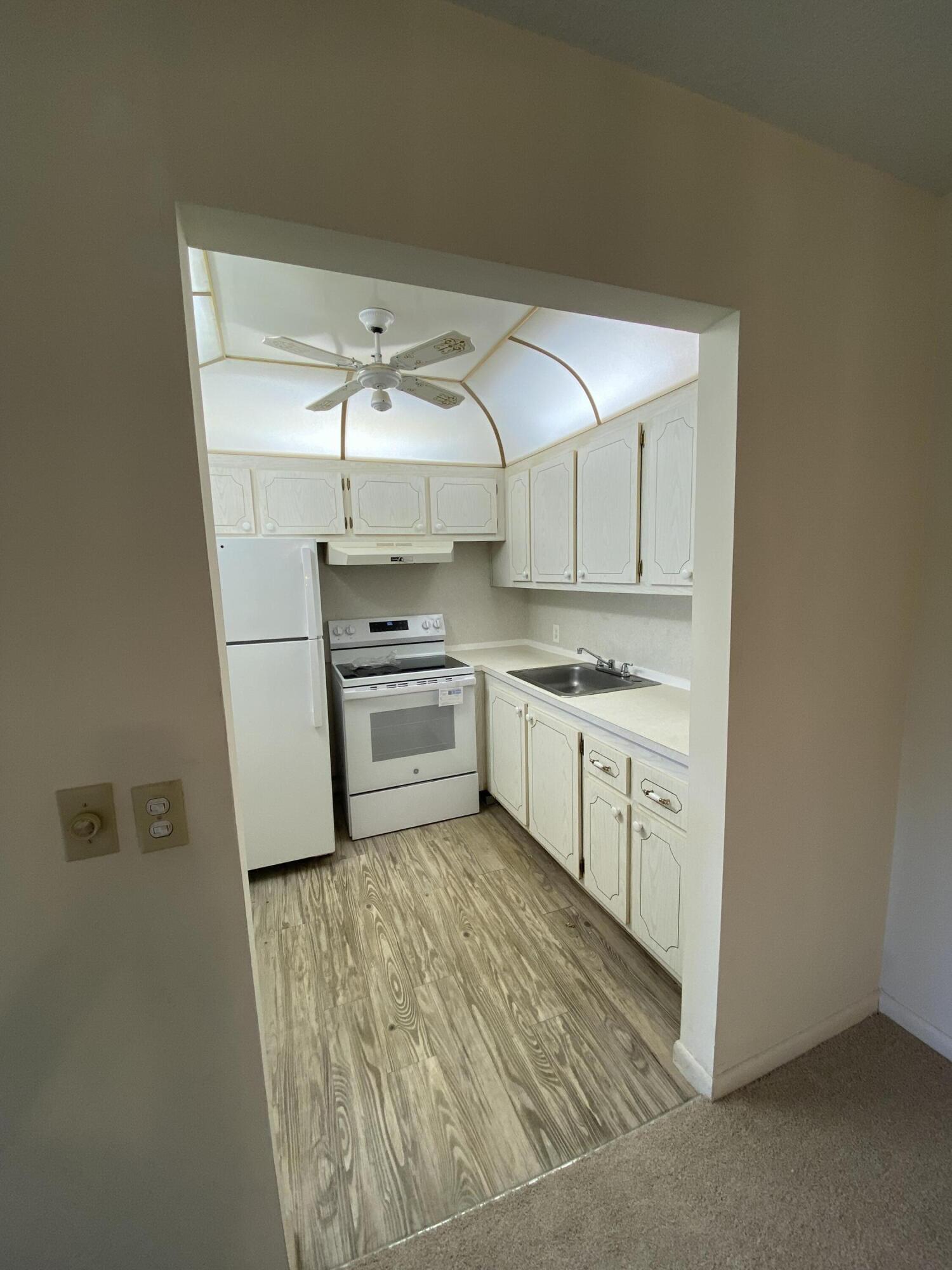 K Fanshaw North, Unit 429 Boca Raton, FL 33434 - Photo 4 of 19 IMG_5767