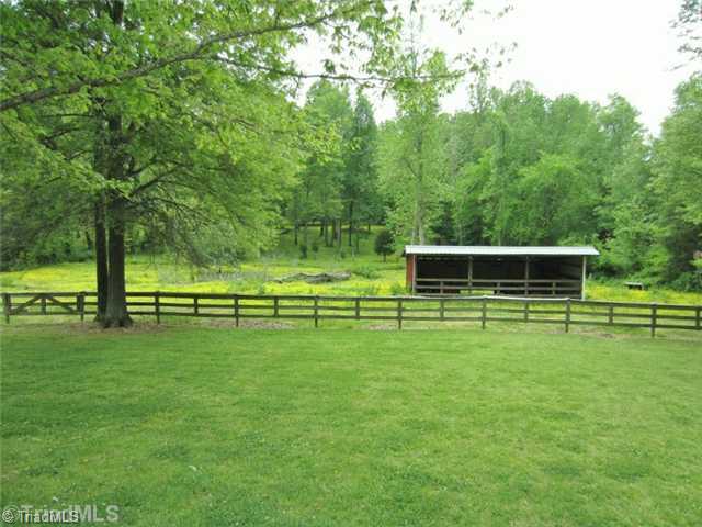 751 Hogan Road Greensboro, NC 27406 - Photo 14 of 16 Yard/Garden.