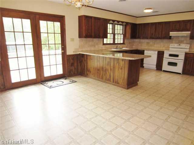 751 Hogan Road Greensboro, NC 27406 - Photo 5 of 16 Kitchen.