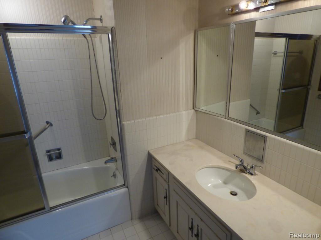 25720 Southfield Road, Unit 102 Southfield, MI 48075 - Photo 35 of 39