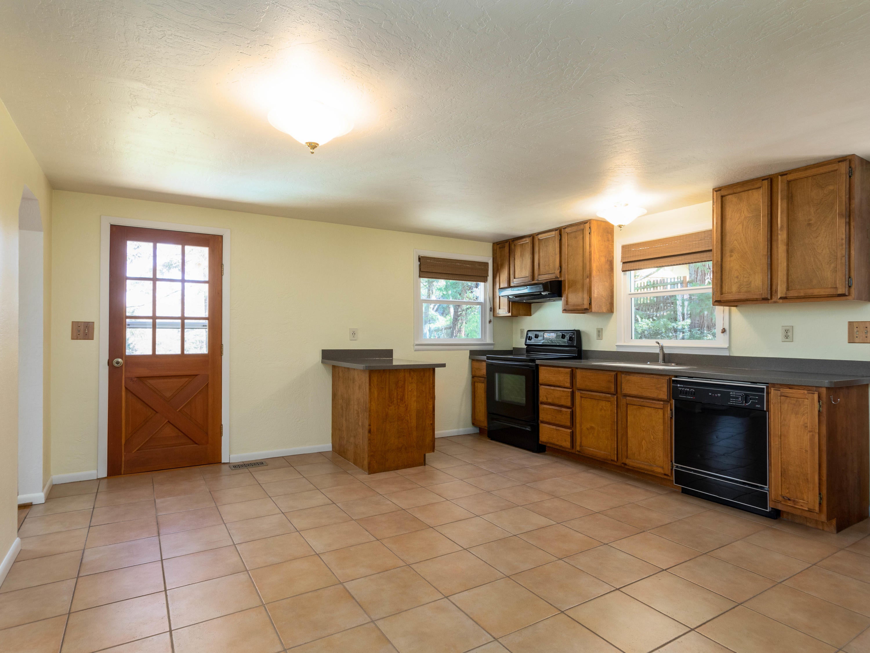 7085 Rapp Lane Talent, OR 97540 - Photo 5 of 30 Kitchen-2