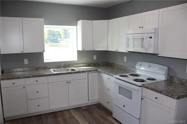 $1,850 | 3144 Rte 9W, Unit 3, New Windsor, NY 12553