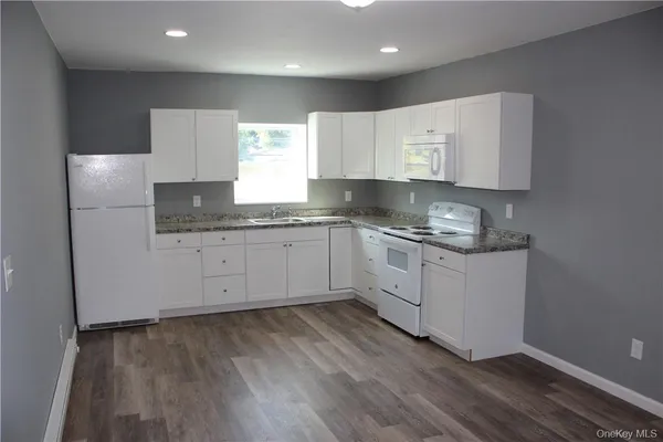 $1,850 | 3144 Rte 9W, Unit 3, New Windsor, NY 12553